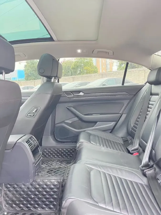 2018 Volkswagen Magotan 1.8T 180HP L4 7DCT,autocango,china used car exporter,china ev exporter,chinese used car exporter,chinese used ev exporter