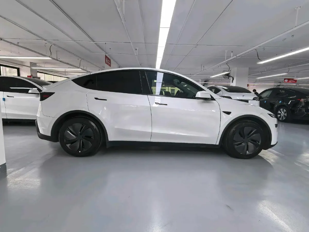 2025 Tesla Model Y BEV,autocango,china used car exporter,china ev exporter,chinese used car exporter,chinese used ev exporter
