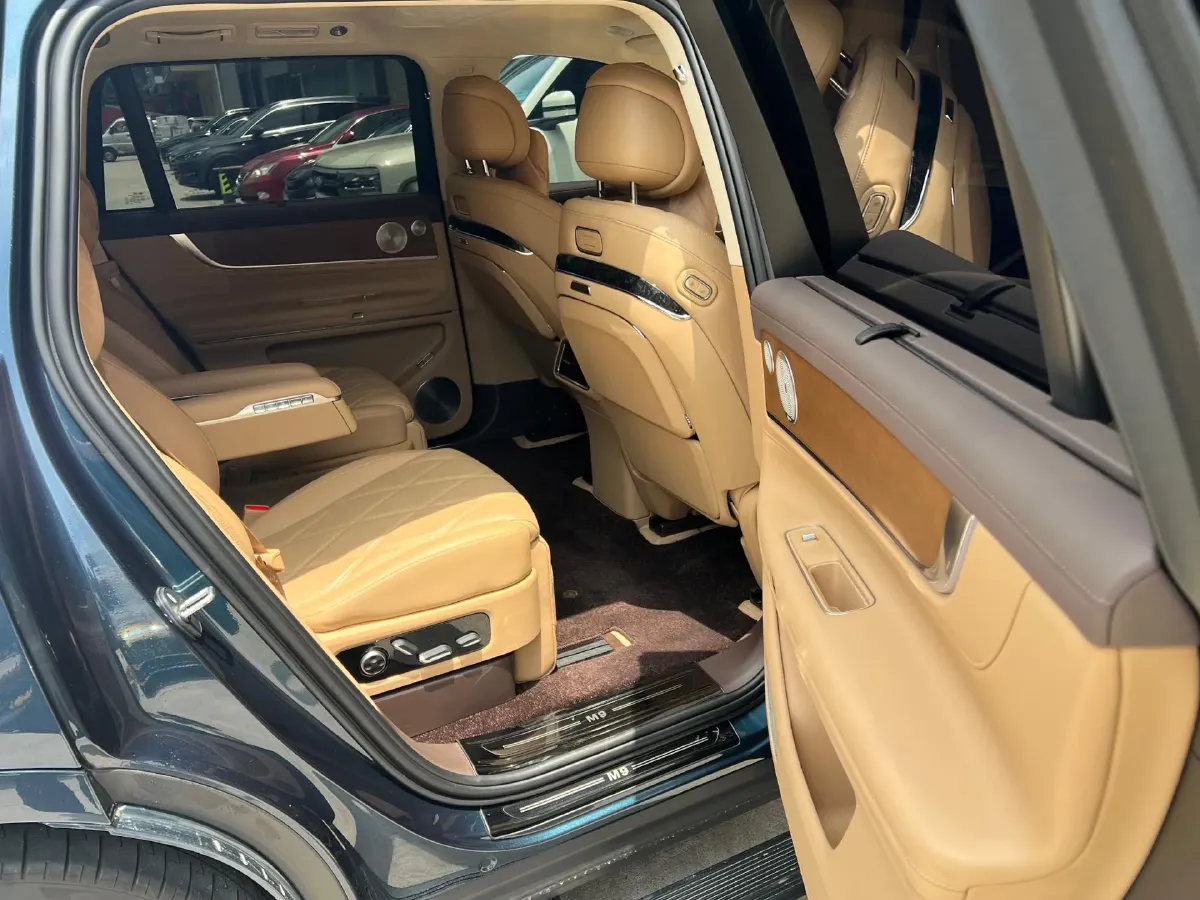 2025 AITO AITO M9 REEV 160HP REEV 52KWH,autocango,china used car exporter,china ev exporter,chinese used car exporter,chinese used ev exporter