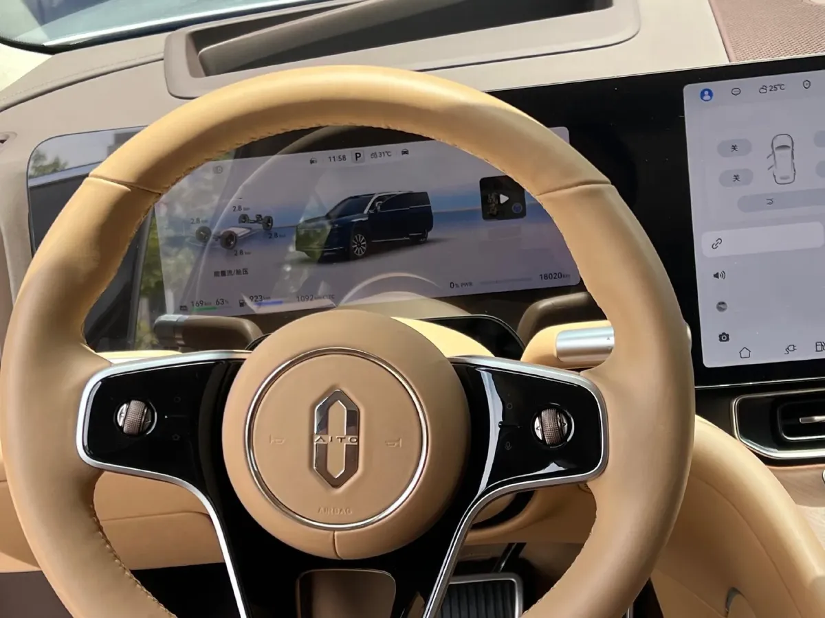 2025 AITO AITO M9 REEV 160HP REEV 52KWH,autocango,china used car exporter,china ev exporter,chinese used car exporter,chinese used ev exporter