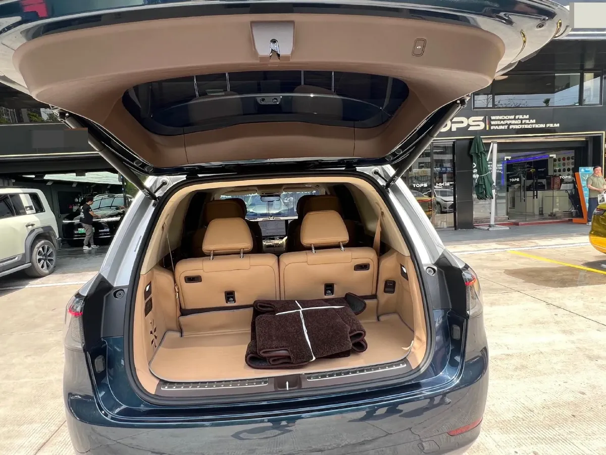 2025 AITO AITO M9 REEV 160HP REEV 52KWH,autocango,china used car exporter,china ev exporter,chinese used car exporter,chinese used ev exporter