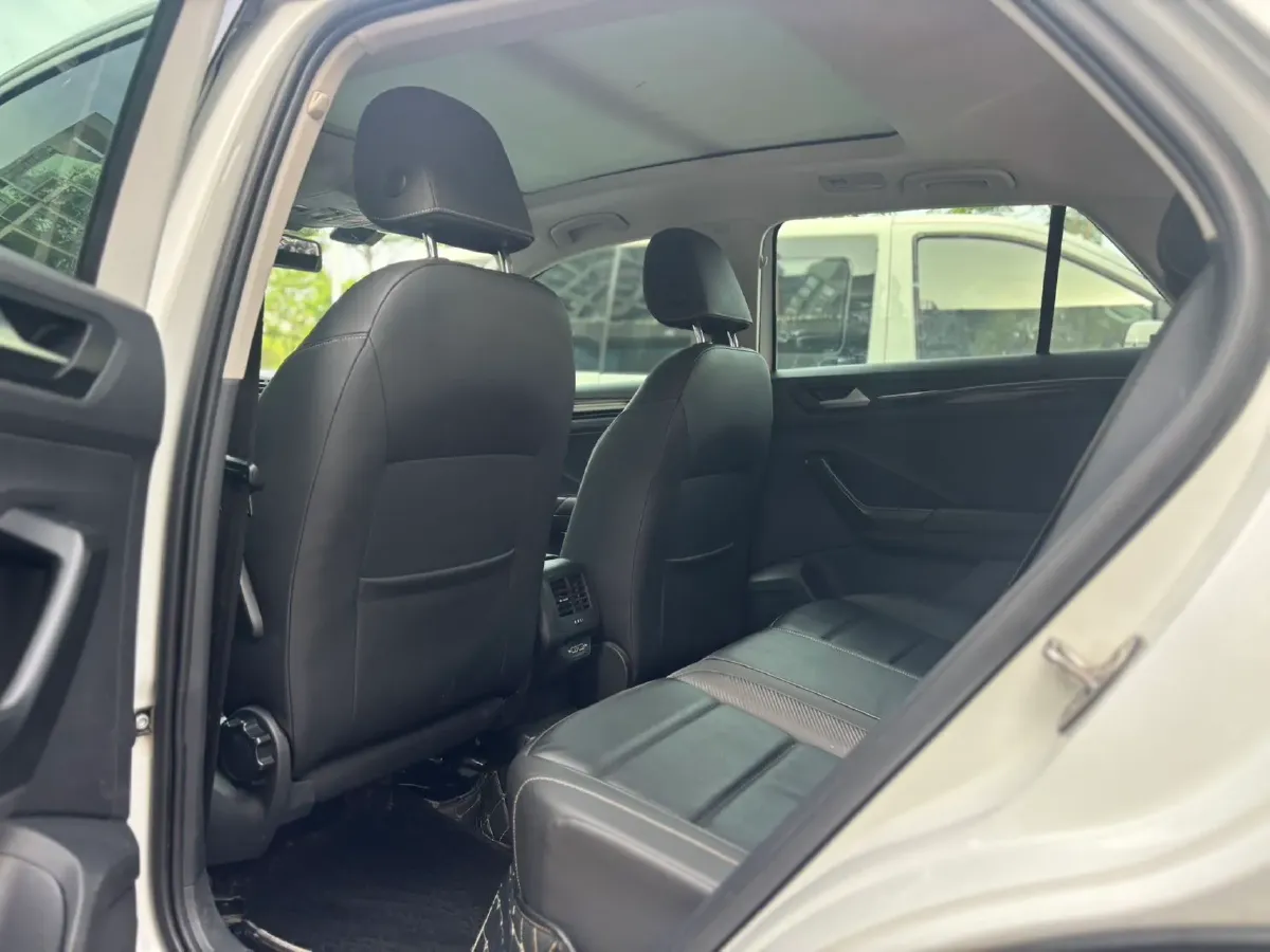 2019 Volkswagen T-Roc 1.4T 150HP L4 7DCT,autocango,china used car exporter,china ev exporter,chinese used car exporter,chinese used ev exporter