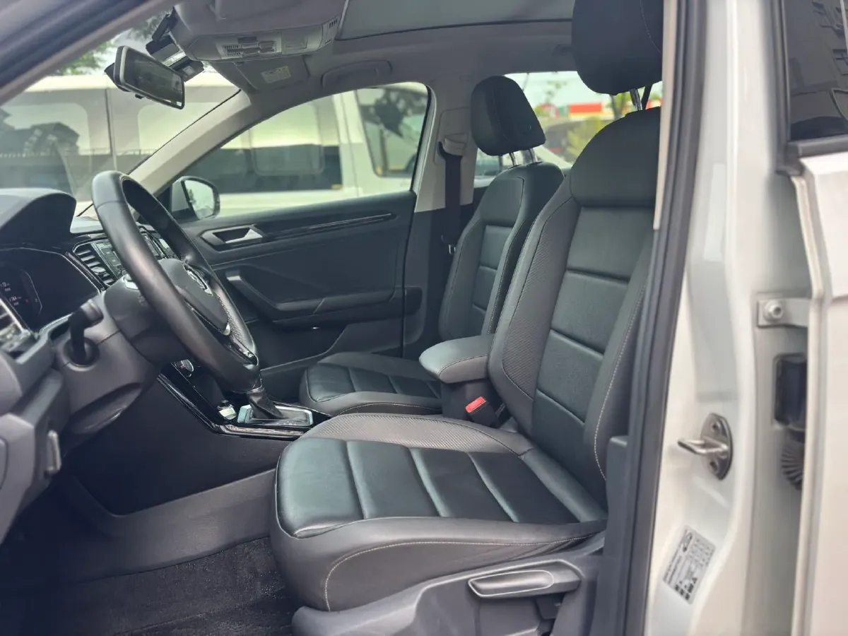 2019 Volkswagen T-Roc 1.4T 150HP L4 7DCT,autocango,china used car exporter,china ev exporter,chinese used car exporter,chinese used ev exporter