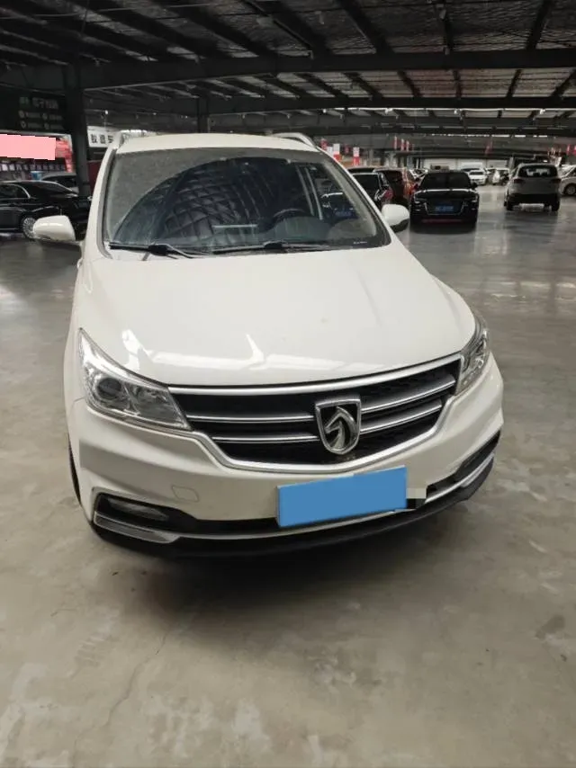 2019 BaoJun 730 1.5L 105HP L4 6MT,autocango,china used car exporter,china ev exporter,chinese used car exporter,chinese used ev exporter