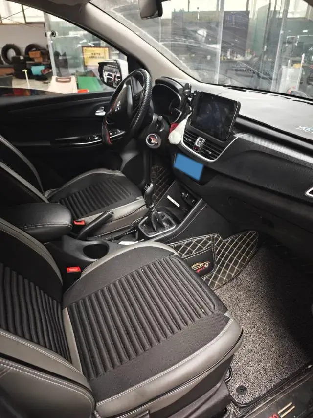 2019 BaoJun 730 1.5L 105HP L4 6MT,autocango,china used car exporter,china ev exporter,chinese used car exporter,chinese used ev exporter