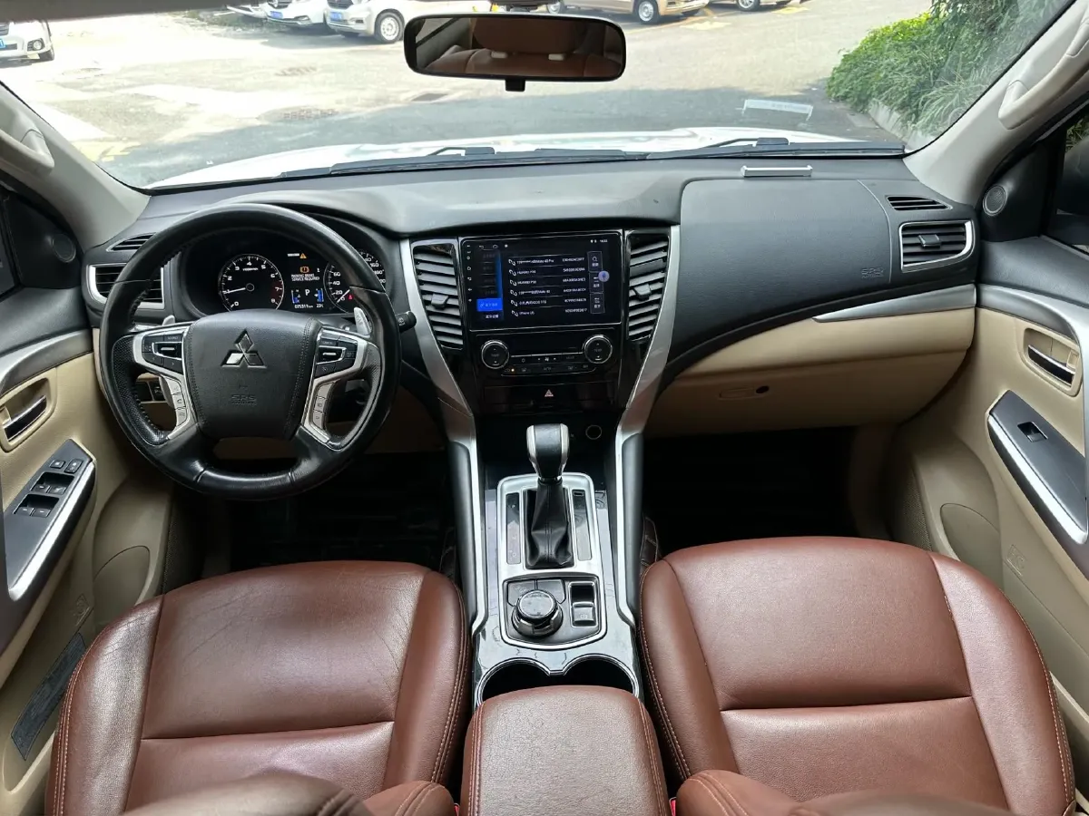 2019 Mitsubishi Pajero 3.0L 209HP V6 8AT,autocango,china used car exporter,china ev exporter,chinese used car exporter,chinese used ev exporter