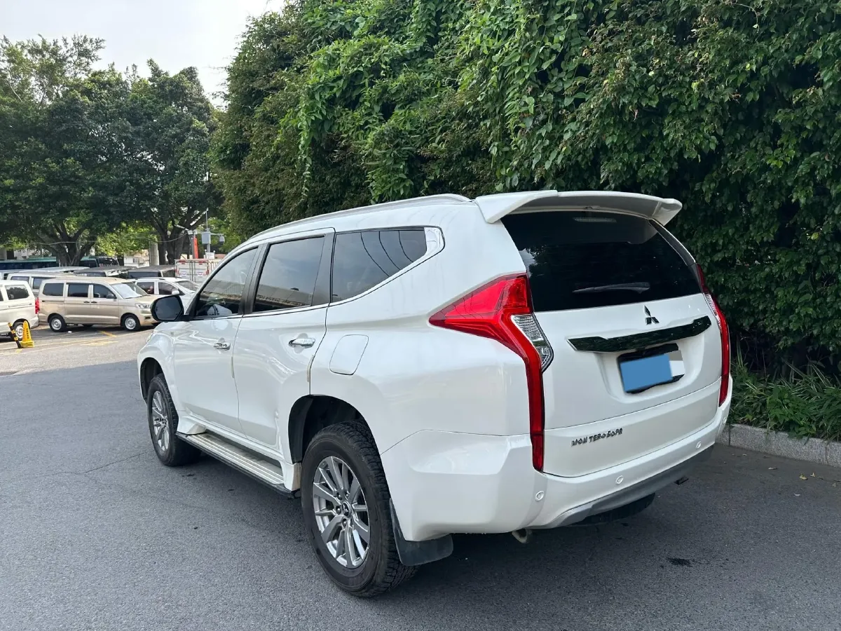 2019 Mitsubishi Pajero 3.0L 209HP V6 8AT,autocango,china used car exporter,china ev exporter,chinese used car exporter,chinese used ev exporter