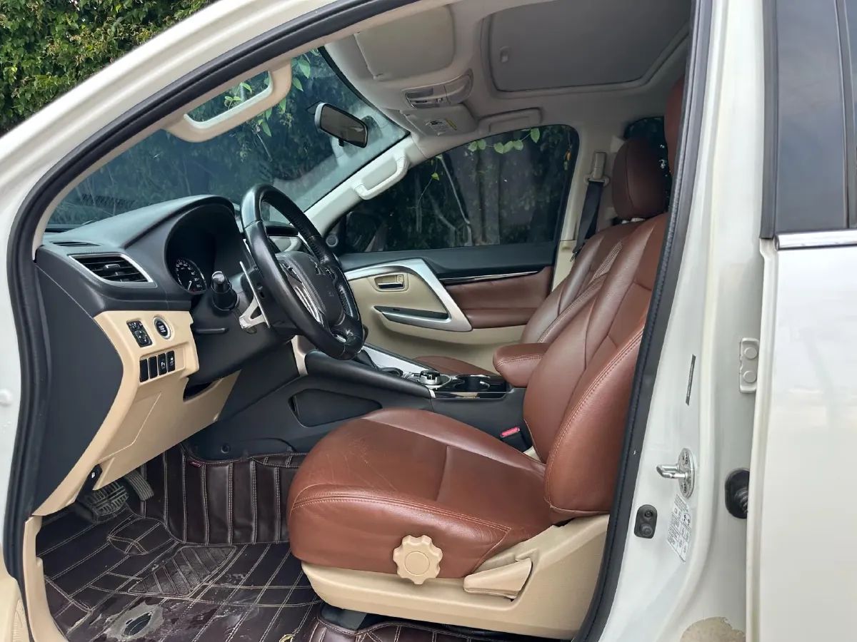 2019 Mitsubishi Pajero 3.0L 209HP V6 8AT,autocango,china used car exporter,china ev exporter,chinese used car exporter,chinese used ev exporter