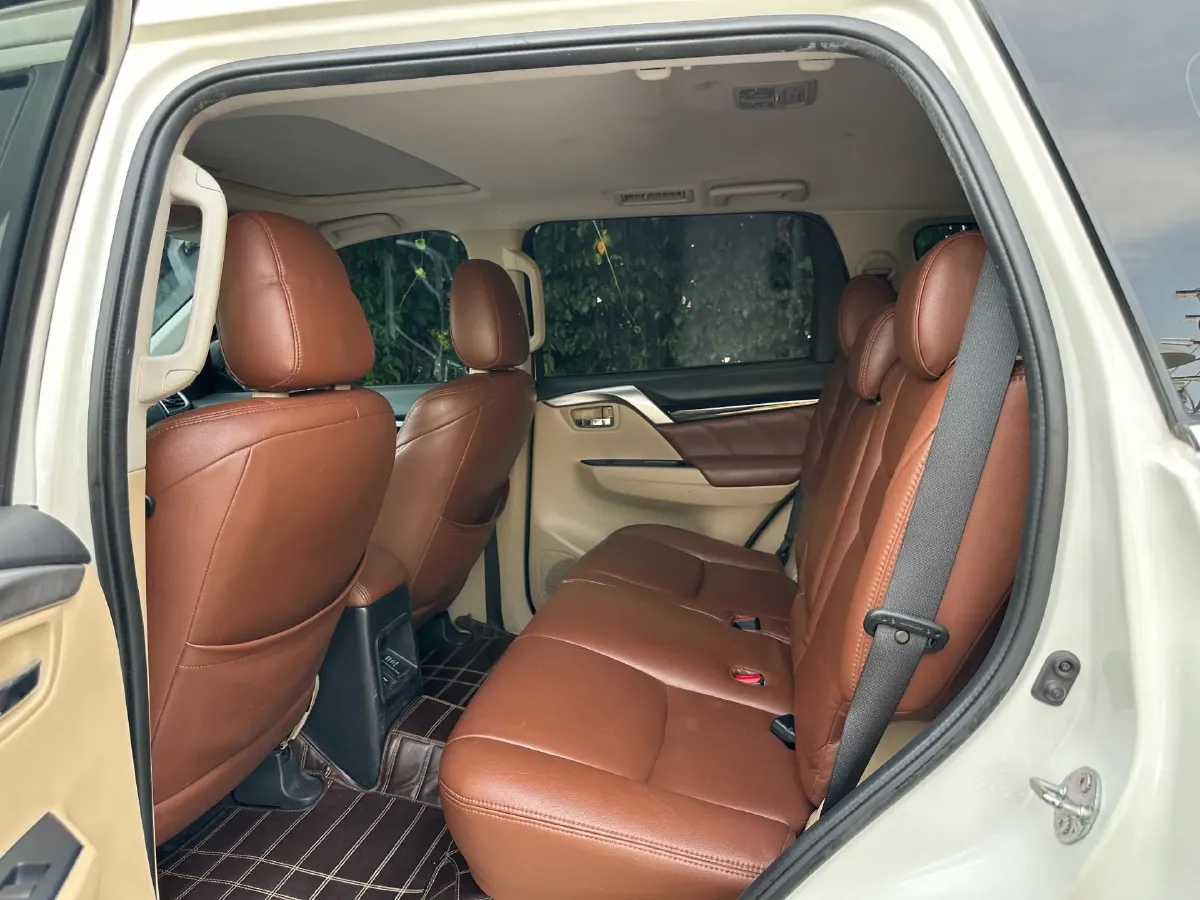 2019 Mitsubishi Pajero 3.0L 209HP V6 8AT,autocango,china used car exporter,china ev exporter,chinese used car exporter,chinese used ev exporter