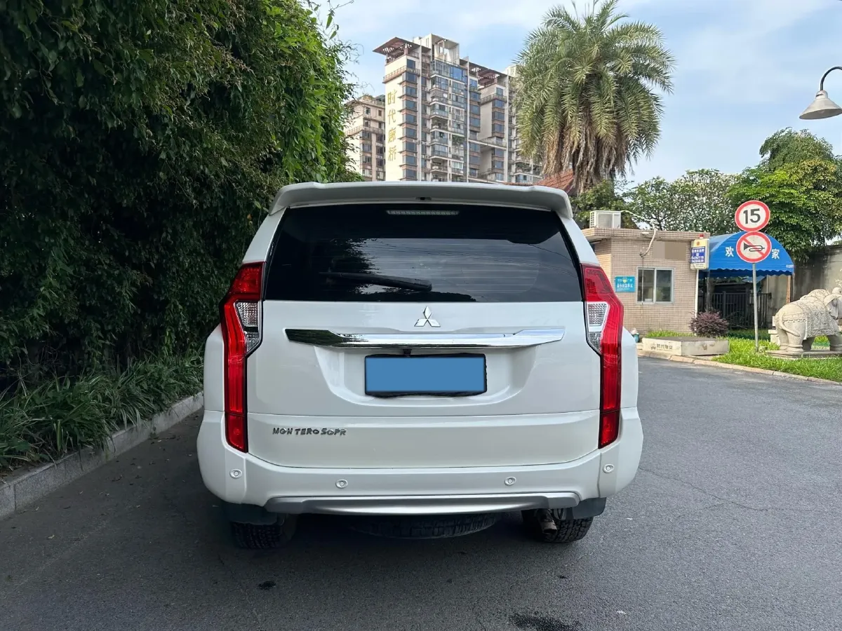 2019 Mitsubishi Pajero 3.0L 209HP V6 8AT,autocango,china used car exporter,china ev exporter,chinese used car exporter,chinese used ev exporter