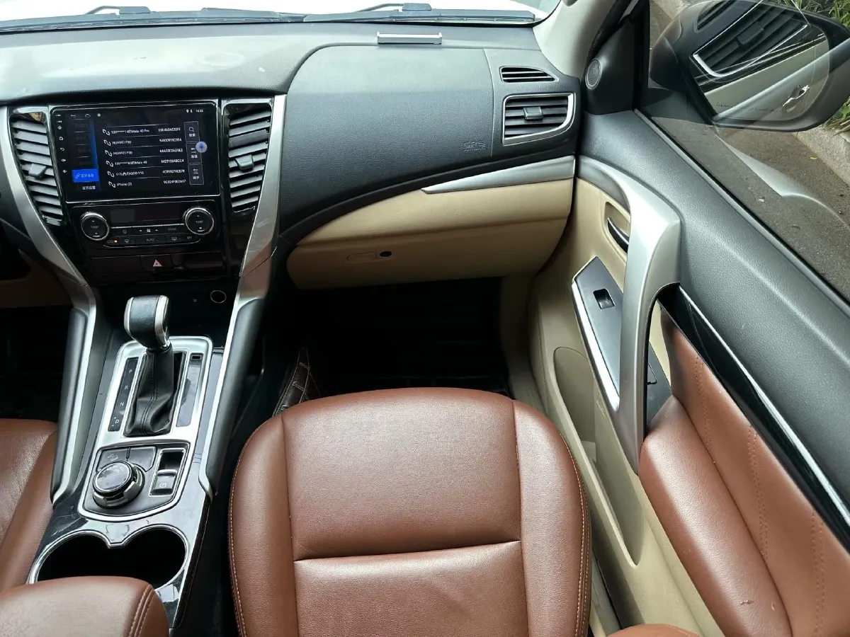 2019 Mitsubishi Pajero 3.0L 209HP V6 8AT,autocango,china used car exporter,china ev exporter,chinese used car exporter,chinese used ev exporter