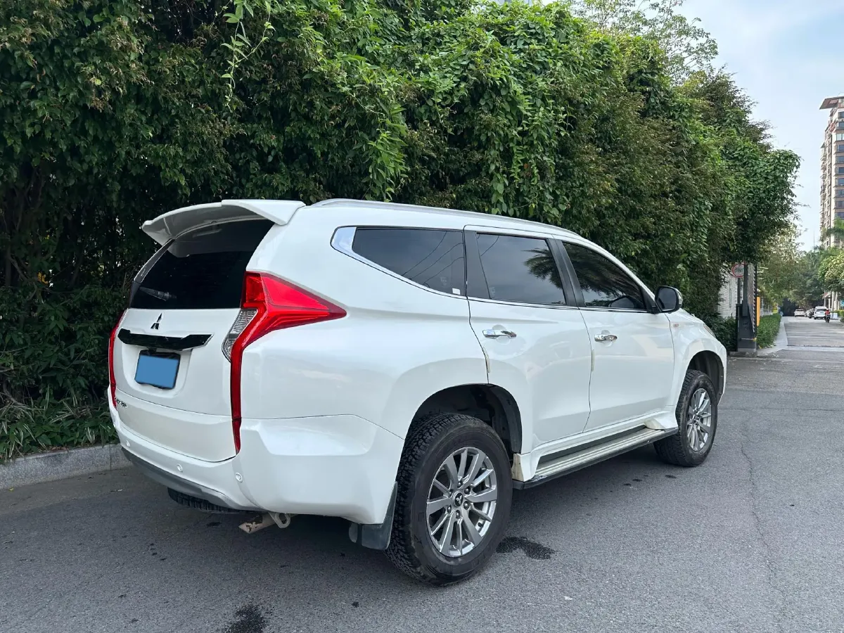 2019 Mitsubishi Pajero 3.0L 209HP V6 8AT,autocango,china used car exporter,china ev exporter,chinese used car exporter,chinese used ev exporter