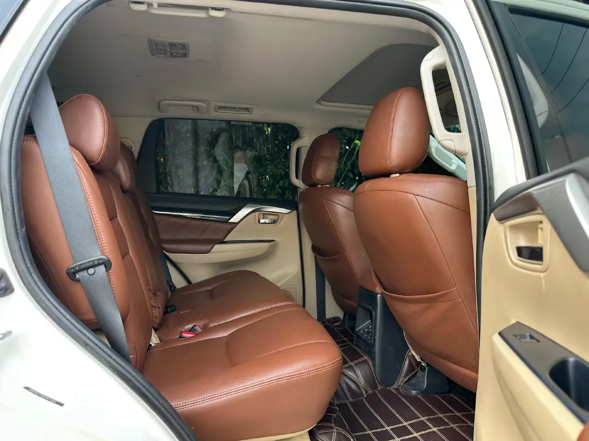 2019 Mitsubishi Pajero 3.0L 209HP V6 8AT,autocango,china used car exporter,china ev exporter,chinese used car exporter,chinese used ev exporter