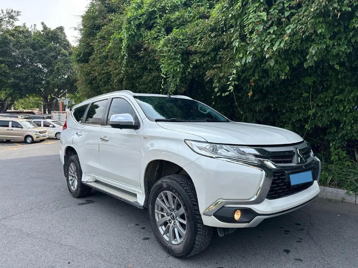 2019 Mitsubishi Pajero 3.0L 209HP V6 8AT,autocango,china used car exporter,china ev exporter,chinese used car exporter,chinese used ev exporter