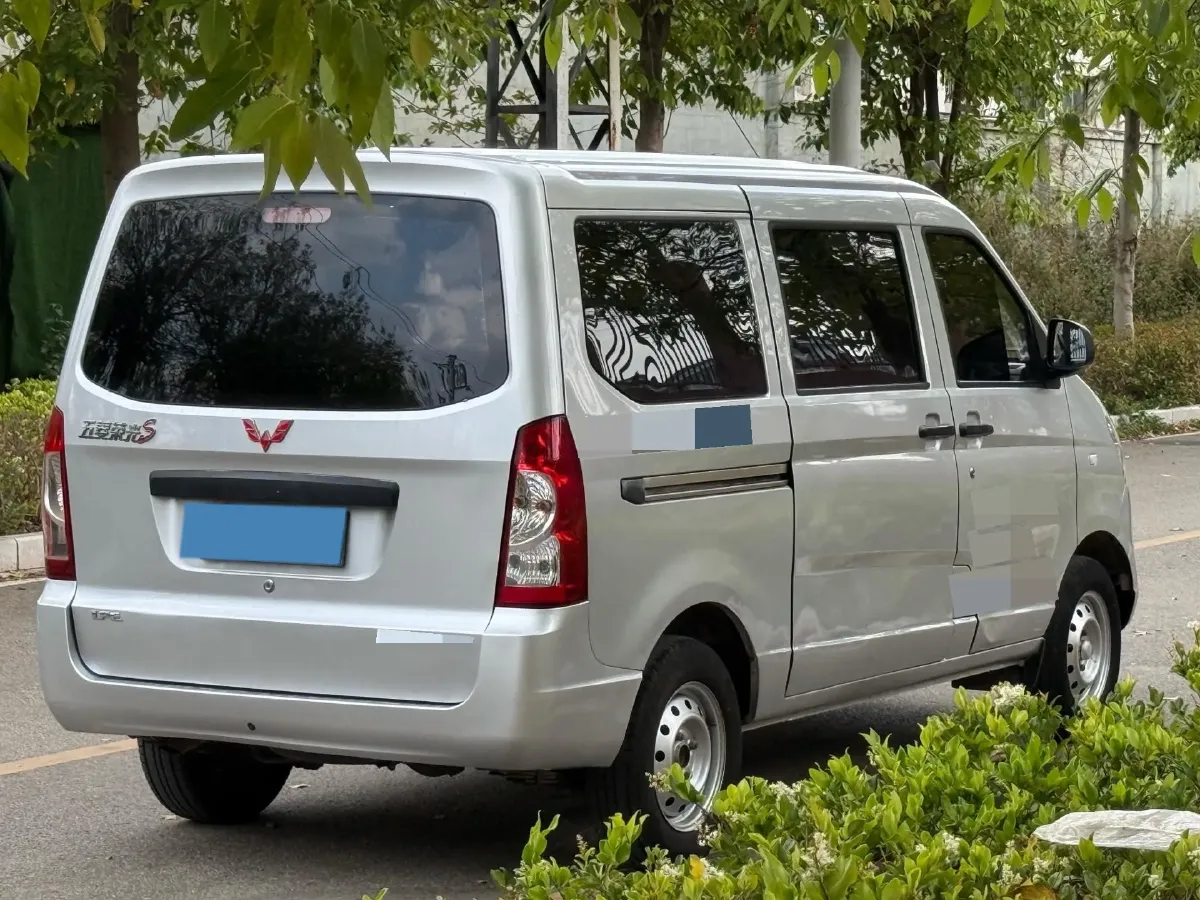 2019 WuLing RongGuang 1.2L 82HP L4 5MT,autocango,china used car exporter,china ev exporter,chinese used car exporter,chinese used ev exporter