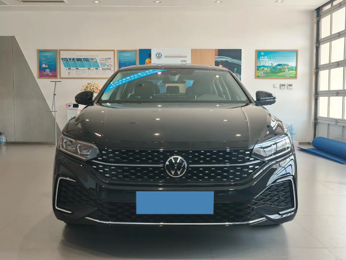 2025 Volkswagen Passat 2.0T 220HP L4 7DCT,autocango,china used car exporter,china ev exporter,chinese used car exporter,chinese used ev exporter