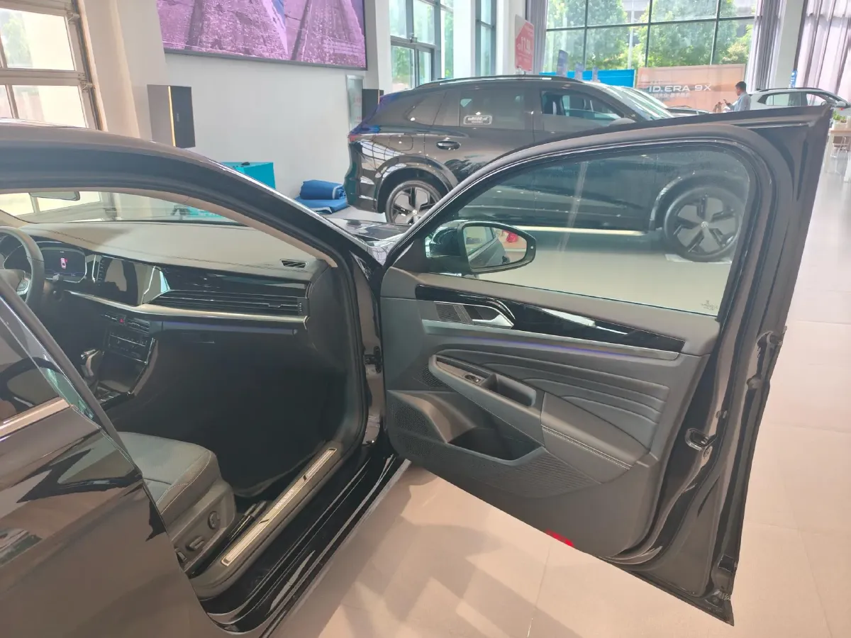 2025 Volkswagen Passat 2.0T 220HP L4 7DCT,autocango,china used car exporter,china ev exporter,chinese used car exporter,chinese used ev exporter