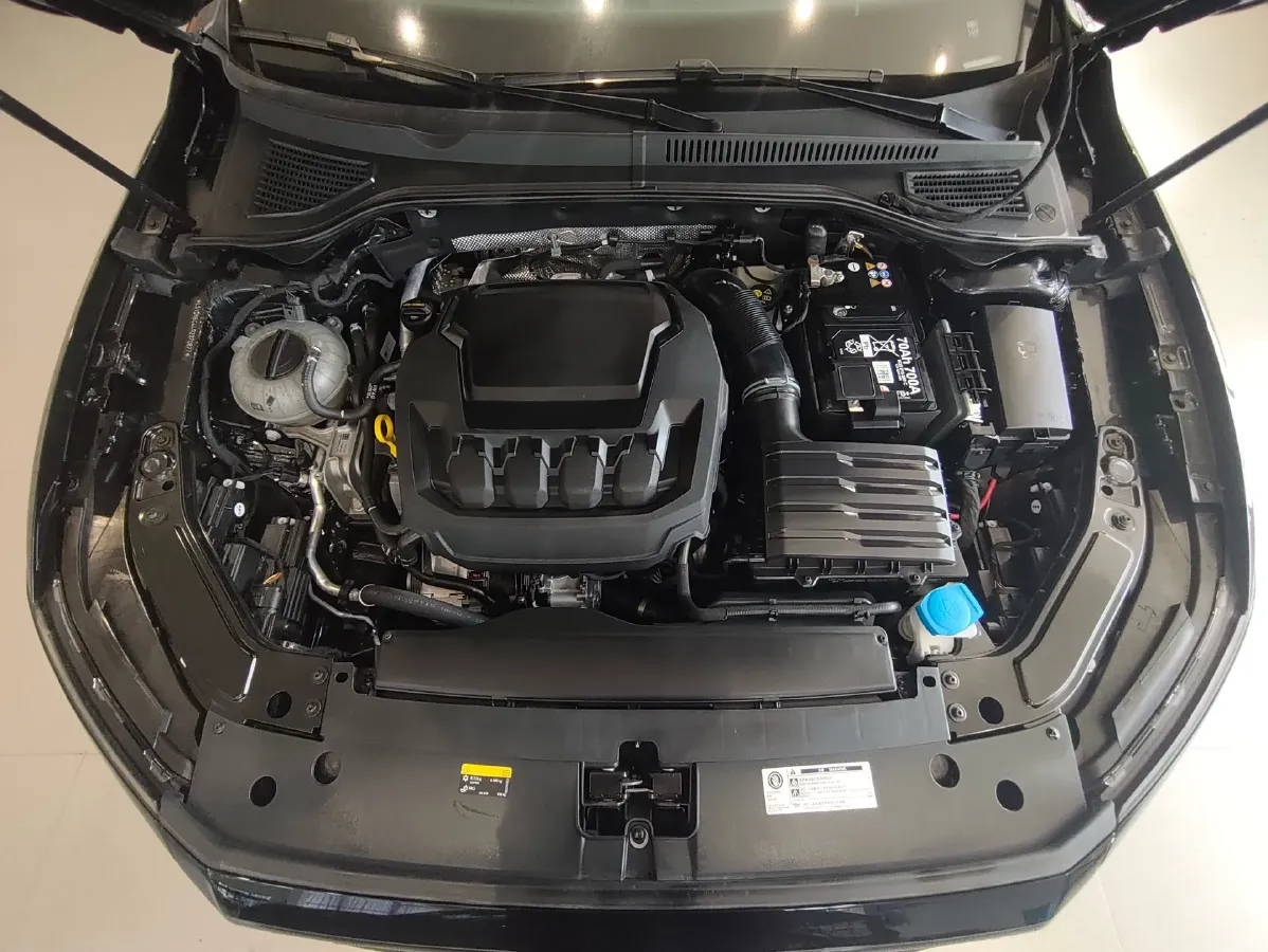 2025 Volkswagen Passat 2.0T 220HP L4 7DCT,autocango,china used car exporter,china ev exporter,chinese used car exporter,chinese used ev exporter