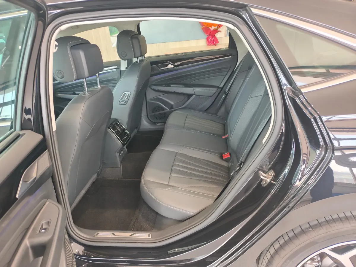 2025 Volkswagen Passat 2.0T 220HP L4 7DCT,autocango,china used car exporter,china ev exporter,chinese used car exporter,chinese used ev exporter