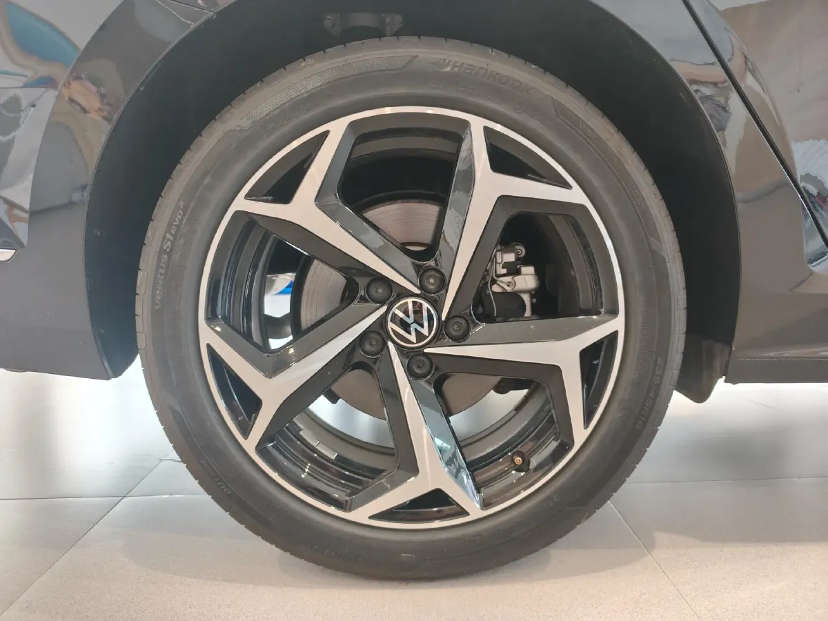 2025 Volkswagen Passat 2.0T 220HP L4 7DCT,autocango,china used car exporter,china ev exporter,chinese used car exporter,chinese used ev exporter