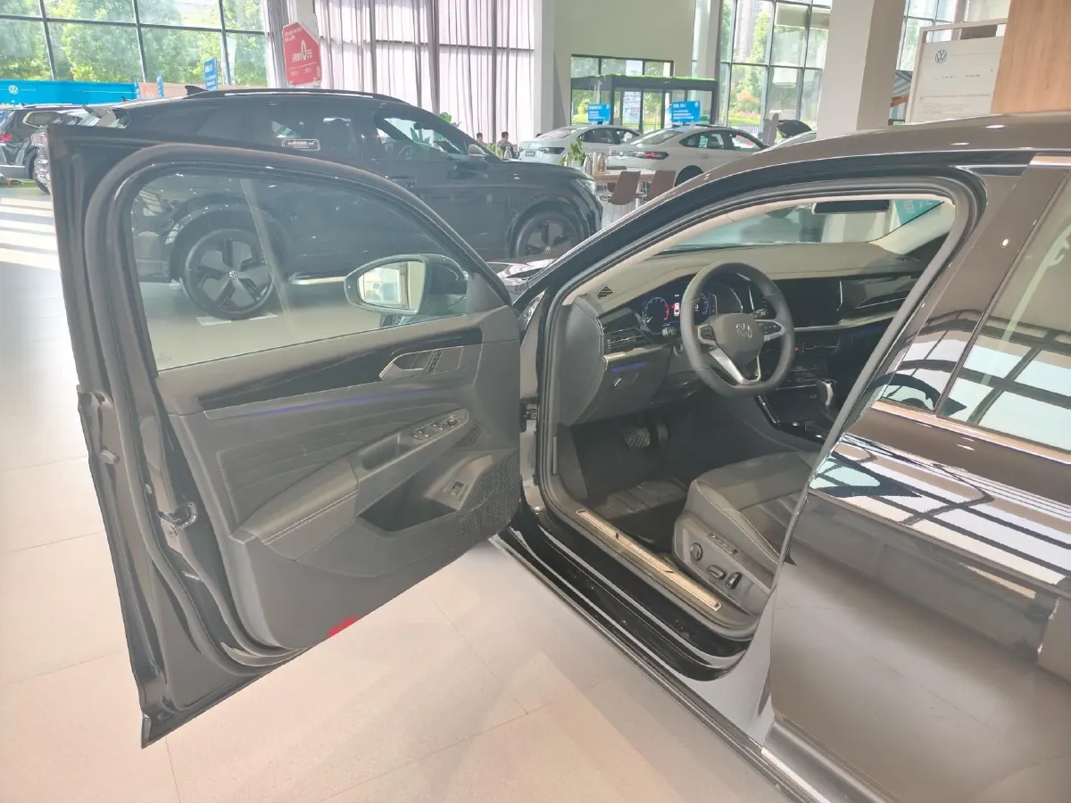 2025 Volkswagen Passat 2.0T 220HP L4 7DCT,autocango,china used car exporter,china ev exporter,chinese used car exporter,chinese used ev exporter