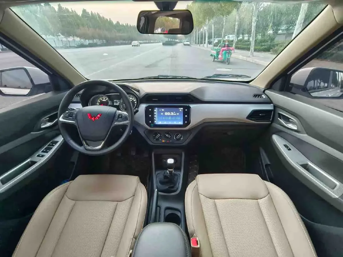 2023 WuLing RongGuang New Truck 1.5L 102HP L4 5MT,autocango,china used car exporter,china ev exporter,chinese used car exporter,chinese used ev exporter