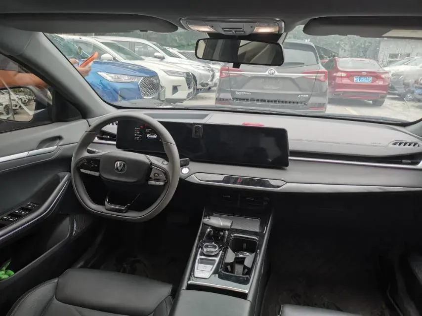 2023 ChangAn Raeton Plus 1.5T 188HP L4 7DCT,autocango,china used car exporter,china ev exporter,chinese used car exporter,chinese used ev exporter