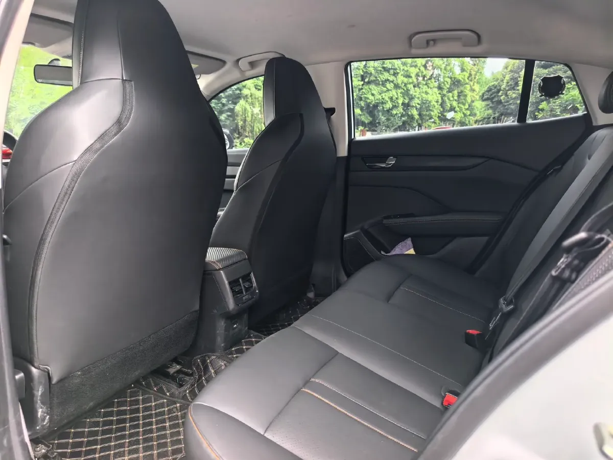 2025 DongFeng Aeolus YiXuan 1.5L 125HP L4 6DCT,autocango,china used car exporter,china ev exporter,chinese used car exporter,chinese used ev exporter