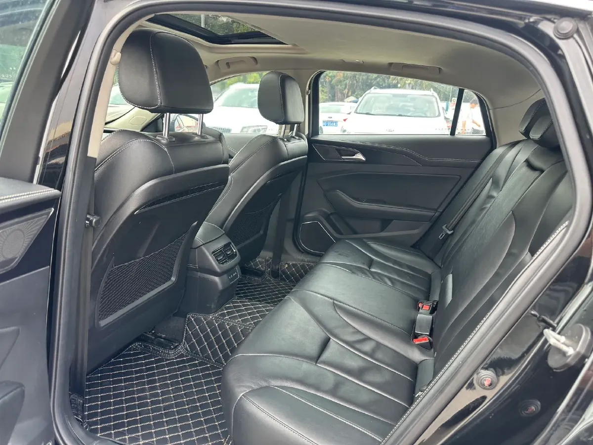 2019 HongQi H5 1.8T 180HP L4 6AT,autocango,china used car exporter,china ev exporter,chinese used car exporter,chinese used ev exporter