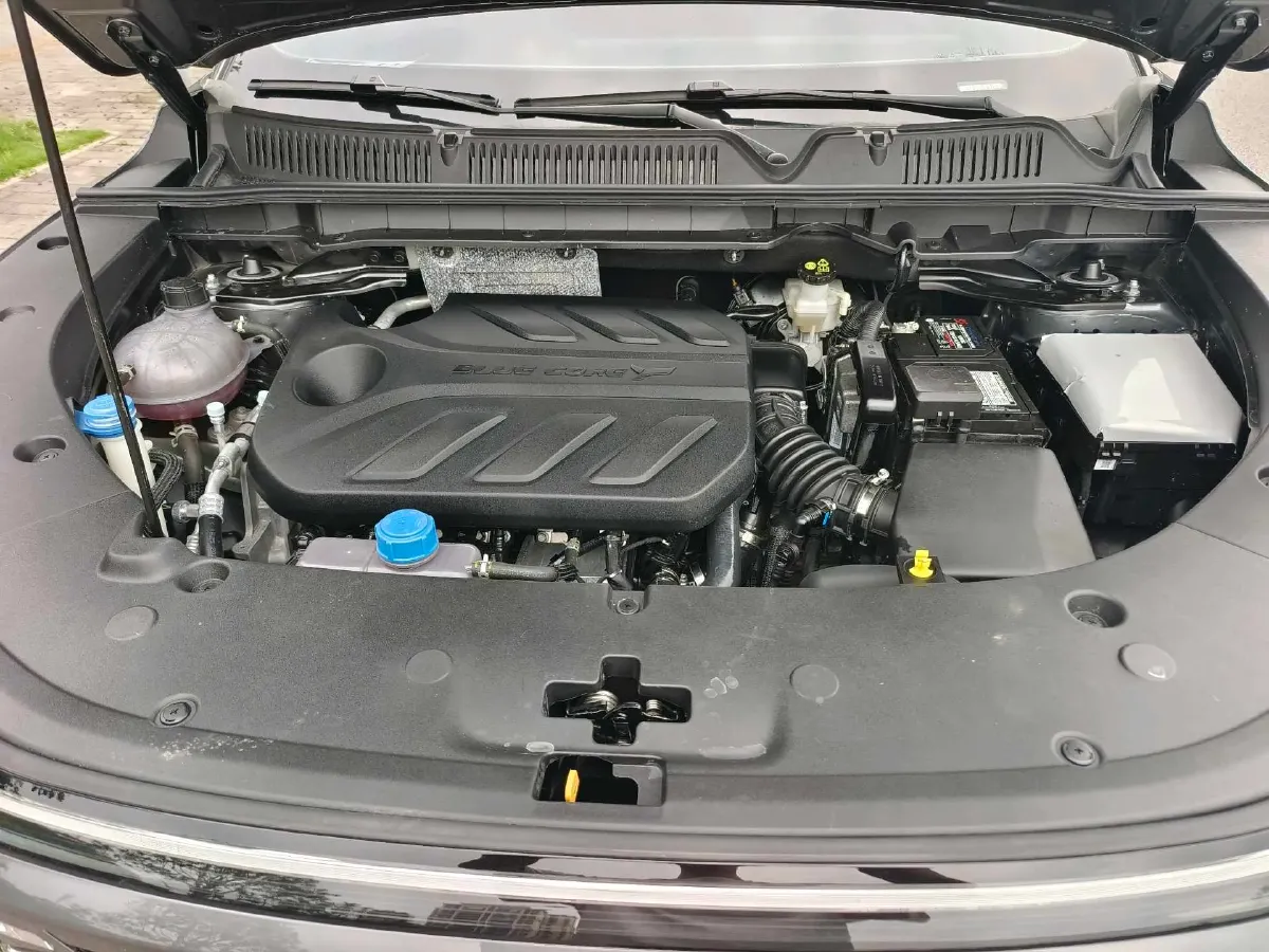 2025 ChangAn CS75 Plus 1.5T 192HP L4 8AT,autocango,china used car exporter,china ev exporter,chinese used car exporter,chinese used ev exporter