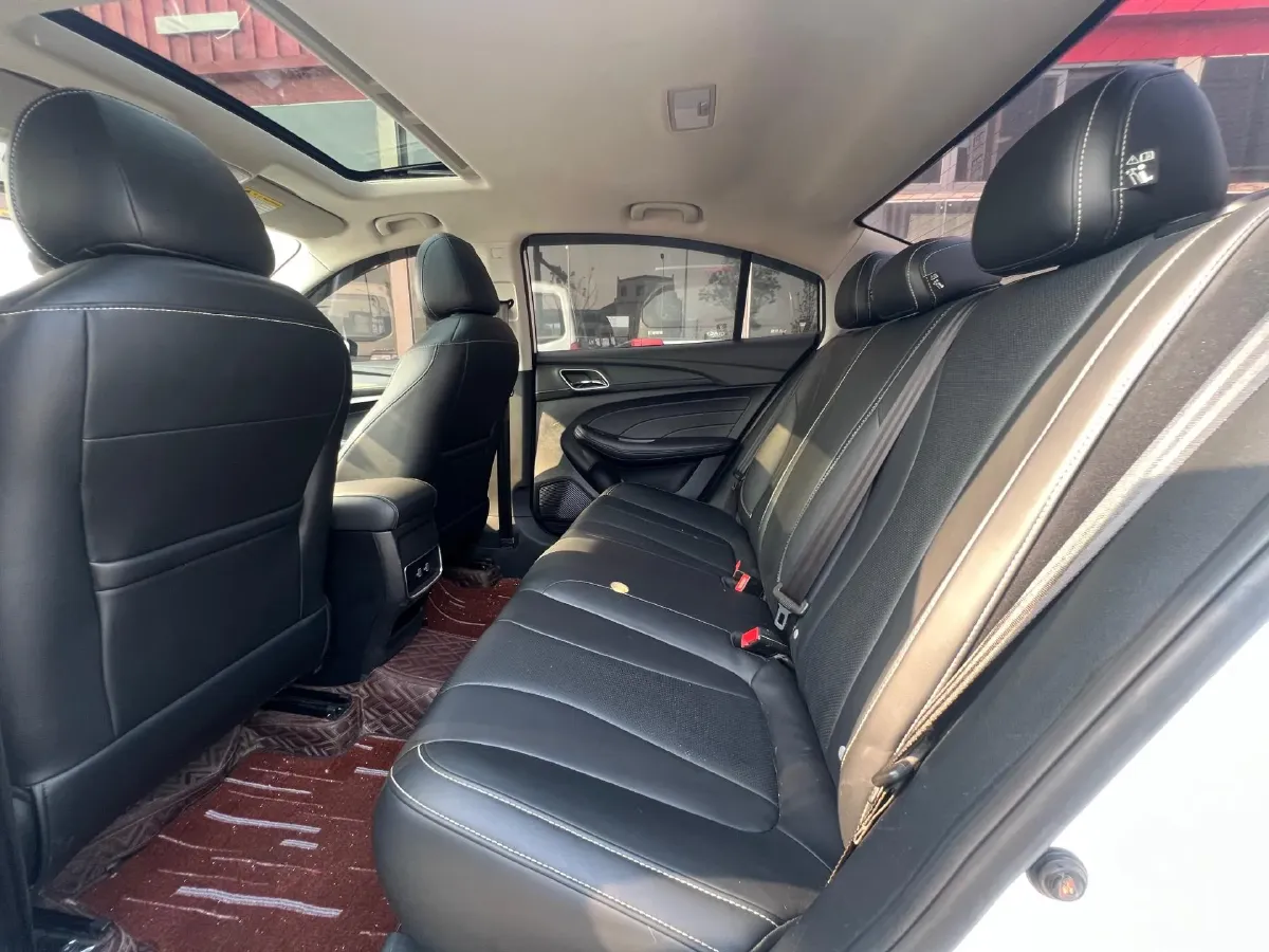 2020 Roewe i5 1.5L 120HP L4 CVT,autocango,china used car exporter,china ev exporter,chinese used car exporter,chinese used ev exporter