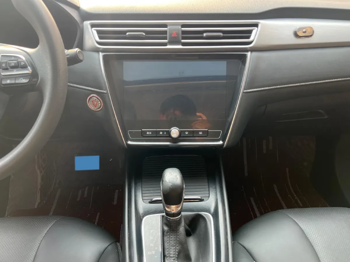 2020 Roewe i5 1.5L 120HP L4 CVT,autocango,china used car exporter,china ev exporter,chinese used car exporter,chinese used ev exporter