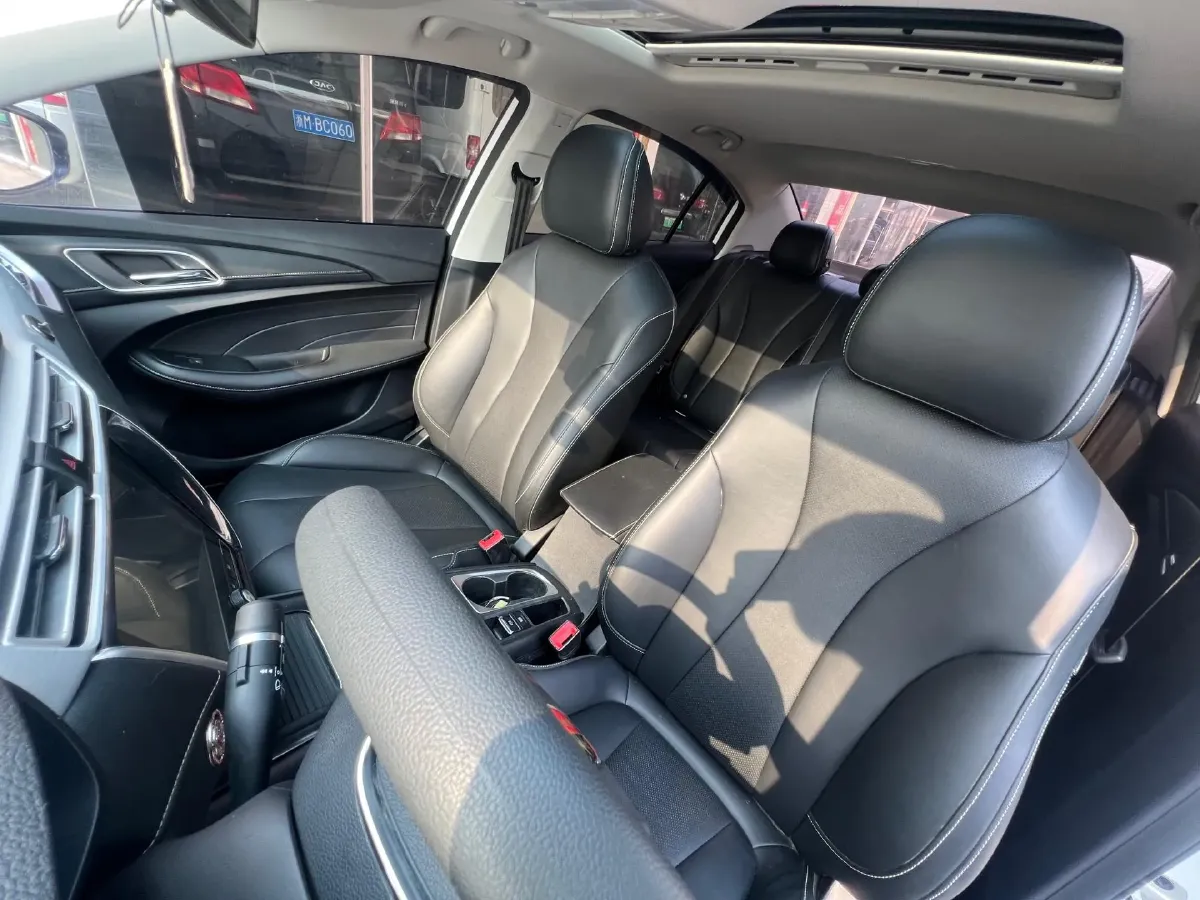 2020 Roewe i5 1.5L 120HP L4 CVT,autocango,china used car exporter,china ev exporter,chinese used car exporter,chinese used ev exporter