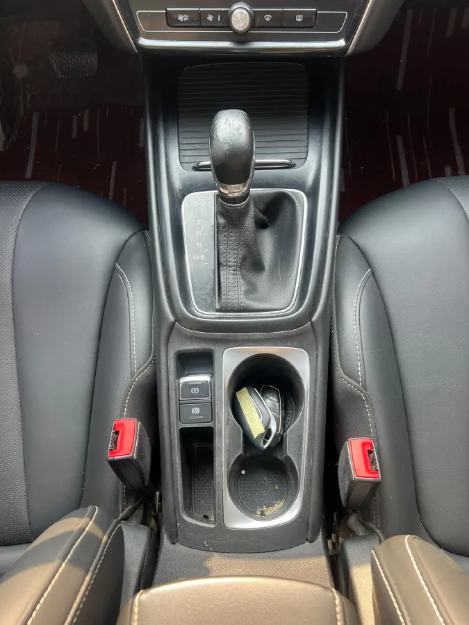 2020 Roewe i5 1.5L 120HP L4 CVT,autocango,china used car exporter,china ev exporter,chinese used car exporter,chinese used ev exporter