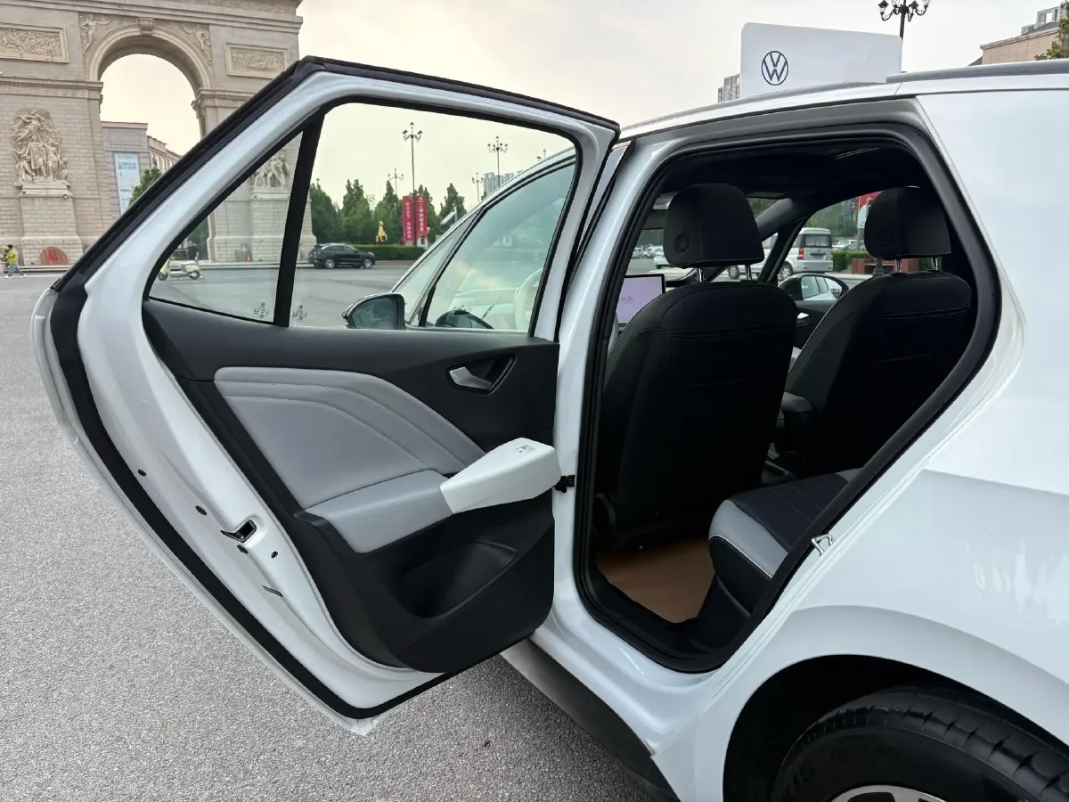 2025 Volkswagen ID.3 BEV 52.8KWH,autocango,china used car exporter,china ev exporter,chinese used car exporter,chinese used ev exporter