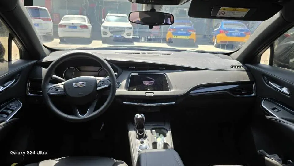 2022 Cadillac XT4 2.0T 237HP L4 9AT,autocango,china used car exporter,china ev exporter,chinese used car exporter,chinese used ev exporter