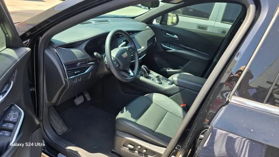 2022 Cadillac XT4 2.0T 237HP L4 9AT,autocango,china used car exporter,china ev exporter,chinese used car exporter,chinese used ev exporter