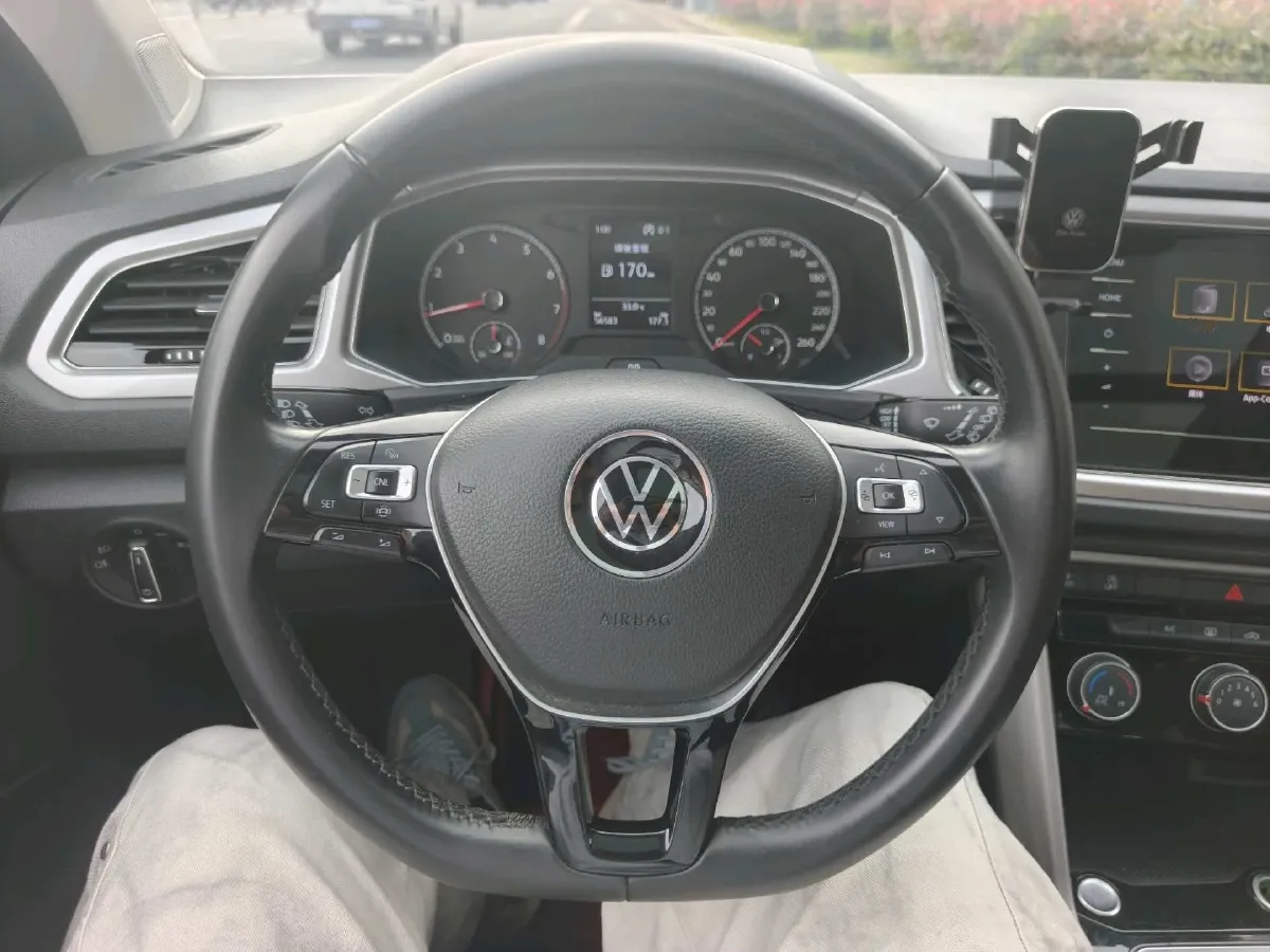 2022 Volkswagen T-Roc 1.4T 150HP L4 7DCT,autocango,china used car exporter,china ev exporter,chinese used car exporter,chinese used ev exporter