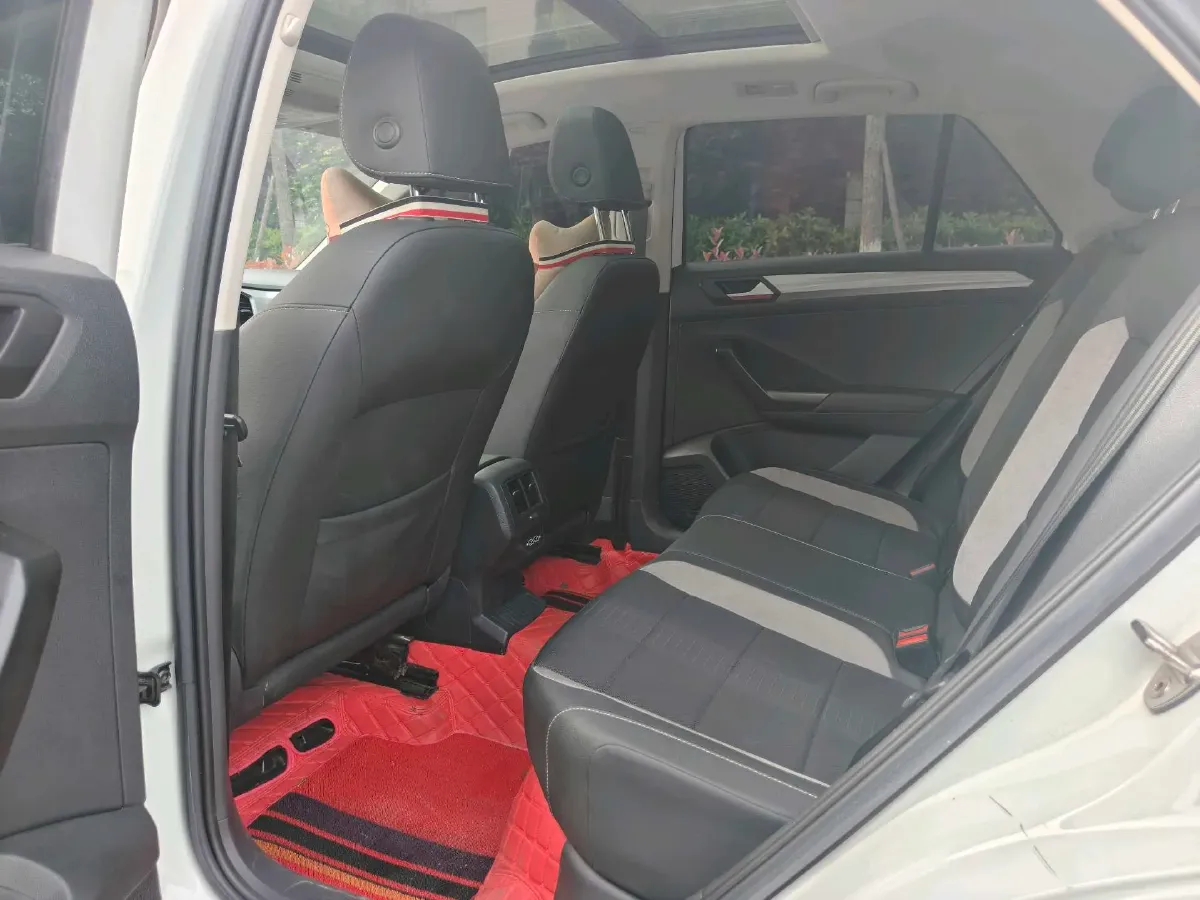 2022 Volkswagen T-Roc 1.4T 150HP L4 7DCT,autocango,china used car exporter,china ev exporter,chinese used car exporter,chinese used ev exporter