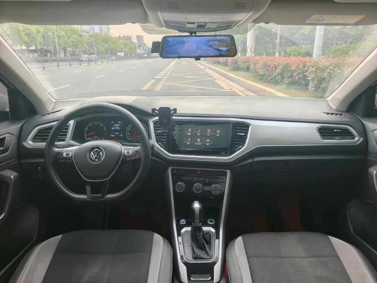 2022 Volkswagen T-Roc 1.4T 150HP L4 7DCT,autocango,china used car exporter,china ev exporter,chinese used car exporter,chinese used ev exporter