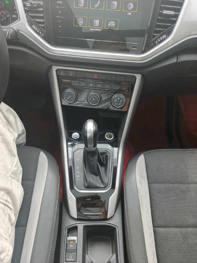 2022 Volkswagen T-Roc 1.4T 150HP L4 7DCT,autocango,china used car exporter,china ev exporter,chinese used car exporter,chinese used ev exporter