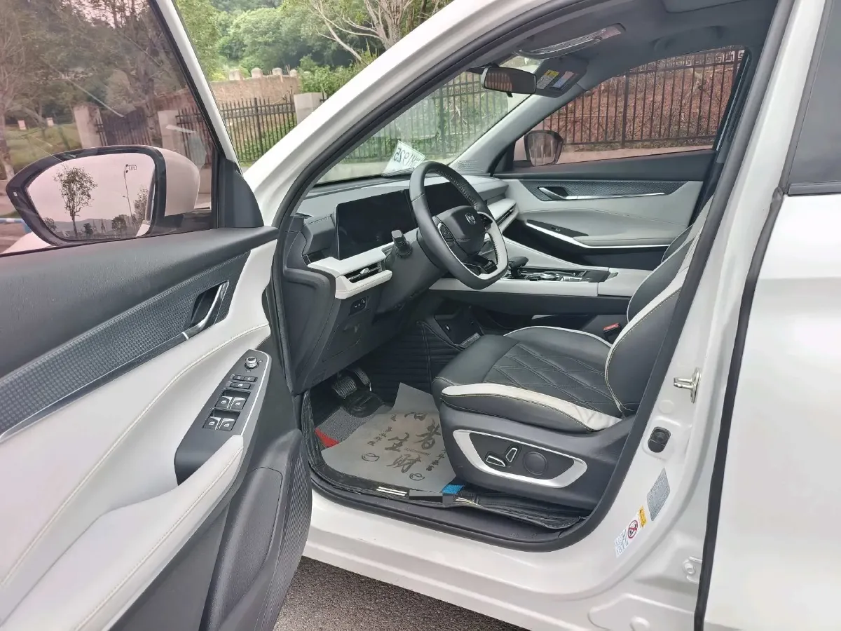 2023 ChangAn CS75 Plus 1.5T 188HP L4 8AT,autocango,china used car exporter,china ev exporter,chinese used car exporter,chinese used ev exporter