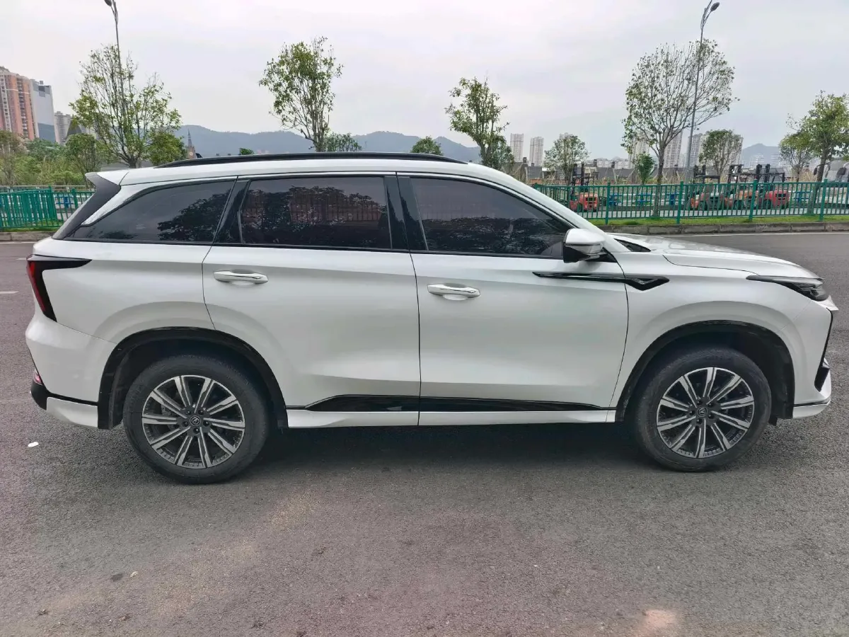 2023 ChangAn CS75 Plus 1.5T 188HP L4 8AT,autocango,china used car exporter,china ev exporter,chinese used car exporter,chinese used ev exporter