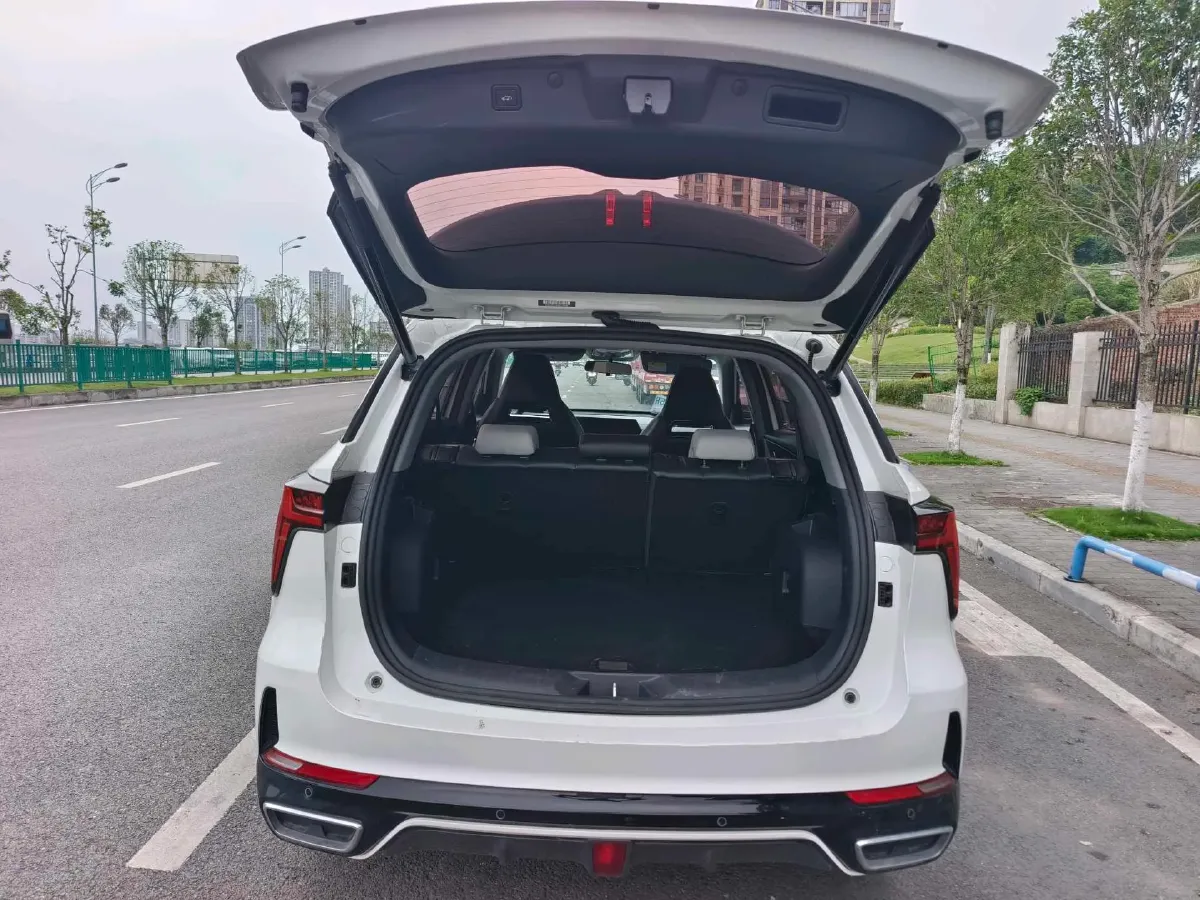 2023 ChangAn CS75 Plus 1.5T 188HP L4 8AT,autocango,china used car exporter,china ev exporter,chinese used car exporter,chinese used ev exporter