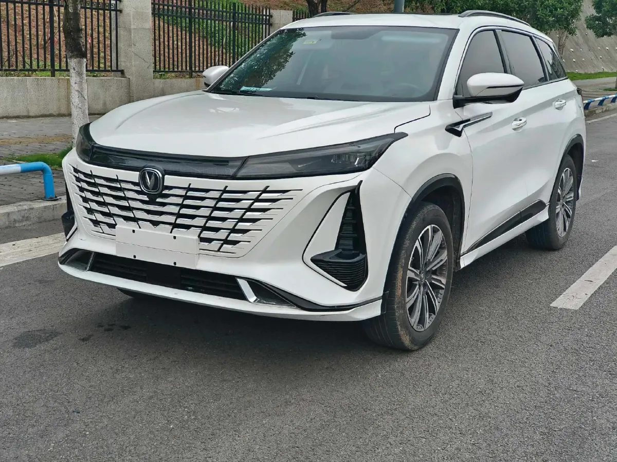 2023 ChangAn CS75 Plus 1.5T 188HP L4 8AT,autocango,china used car exporter,china ev exporter,chinese used car exporter,chinese used ev exporter