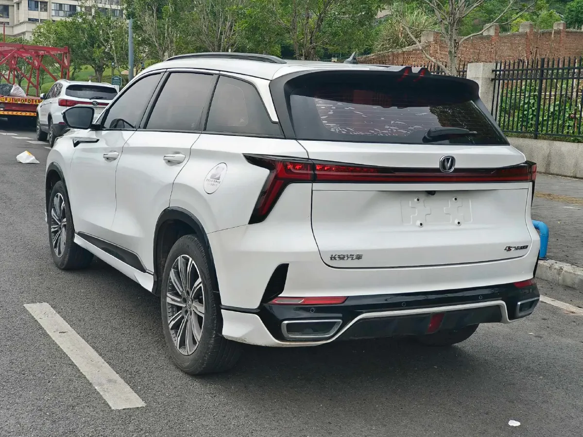 2023 ChangAn CS75 Plus 1.5T 188HP L4 8AT,autocango,china used car exporter,china ev exporter,chinese used car exporter,chinese used ev exporter