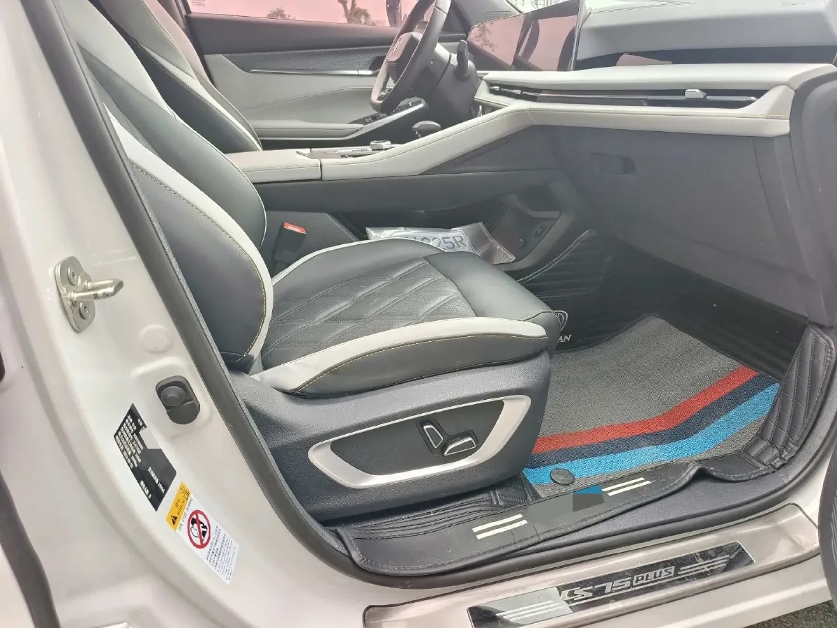 2023 ChangAn CS75 Plus 1.5T 188HP L4 8AT,autocango,china used car exporter,china ev exporter,chinese used car exporter,chinese used ev exporter