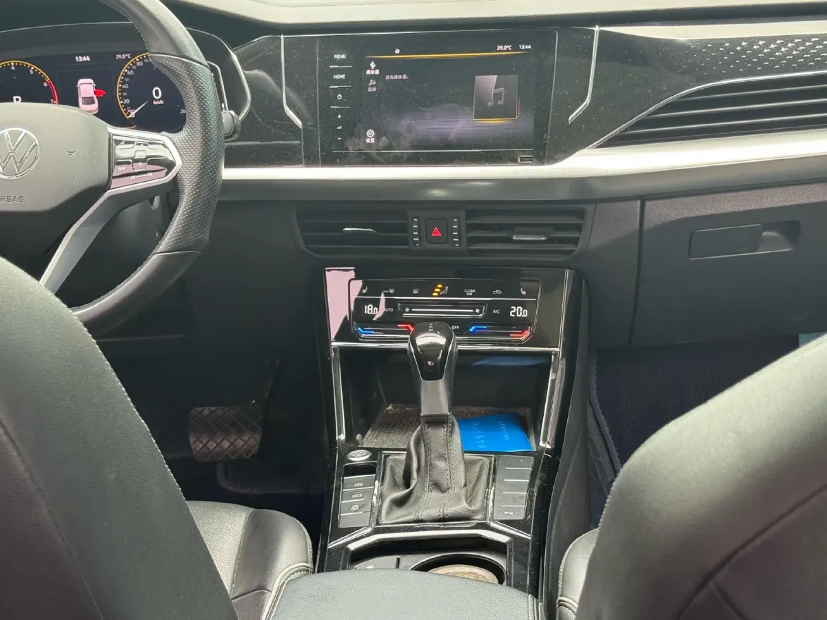 2023 Volkswagen Passat 2.0T 186HP L4 7DCT,autocango,china used car exporter,china ev exporter,chinese used car exporter,chinese used ev exporter