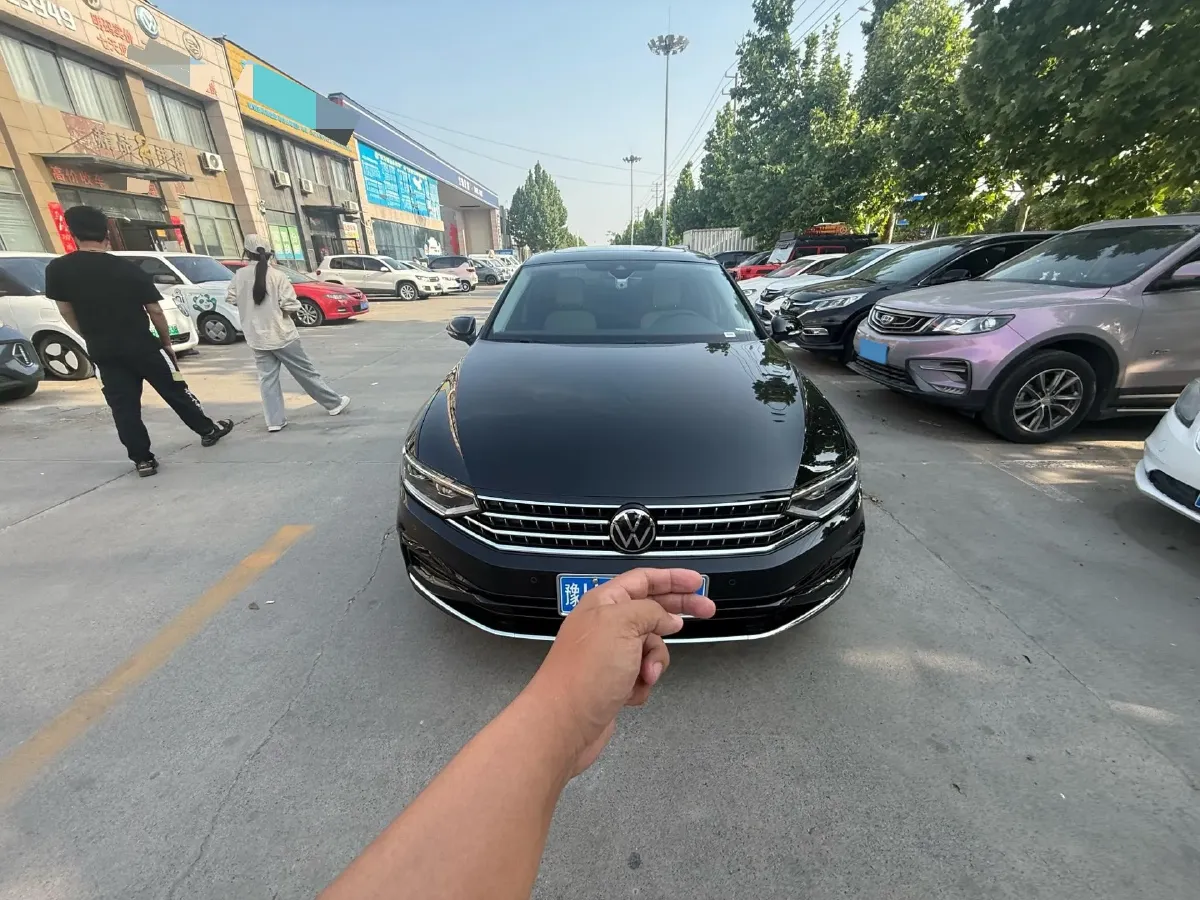 2025 Volkswagen Magotan 2.0T 186HP L4 7DCT,autocango,china used car exporter,china ev exporter,chinese used car exporter,chinese used ev exporter