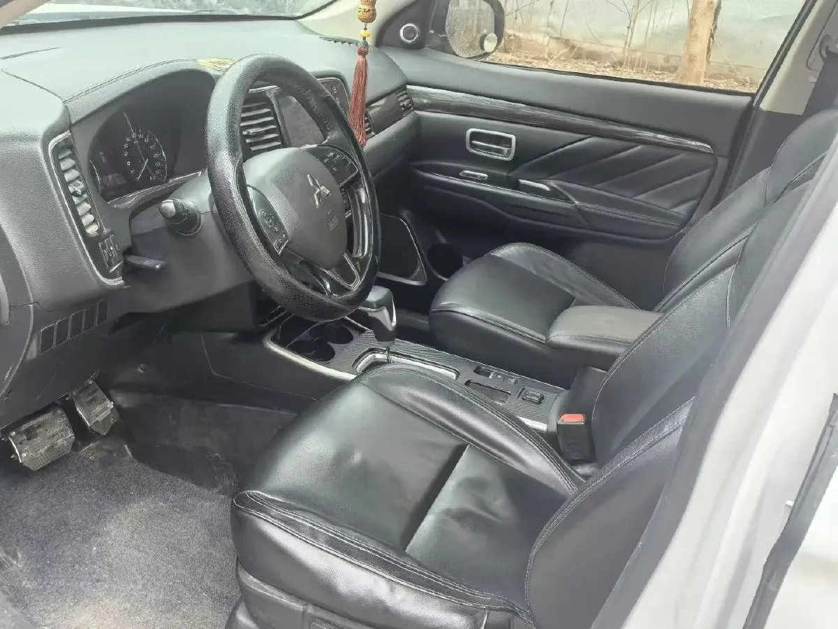 2019 Mitsubishi Outlander 2.0L 166HP L4 CVT,autocango,china used car exporter,china ev exporter,chinese used car exporter,chinese used ev exporter